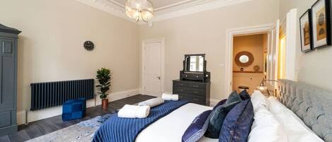 Fer et planche à repasser, Wi-Fi gratuit, draps fournis