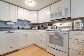 Fridge, microwave, oven, stovetop - 2 BR Condo & 3 min Walk to Downtown SWH [Low Tide] (Southwest Harbor)