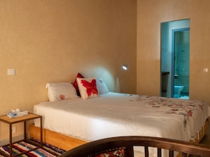 1 bedroom, in-room safe, desk, free WiFi
