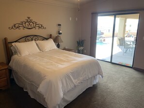 3 bedrooms, iron/ironing board, free WiFi, bed sheets - Awesome lake view 3 bedroom residential pool home (Lake Havasu City)