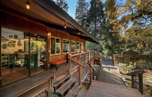 المنطقة المحيطة بالمنشأة