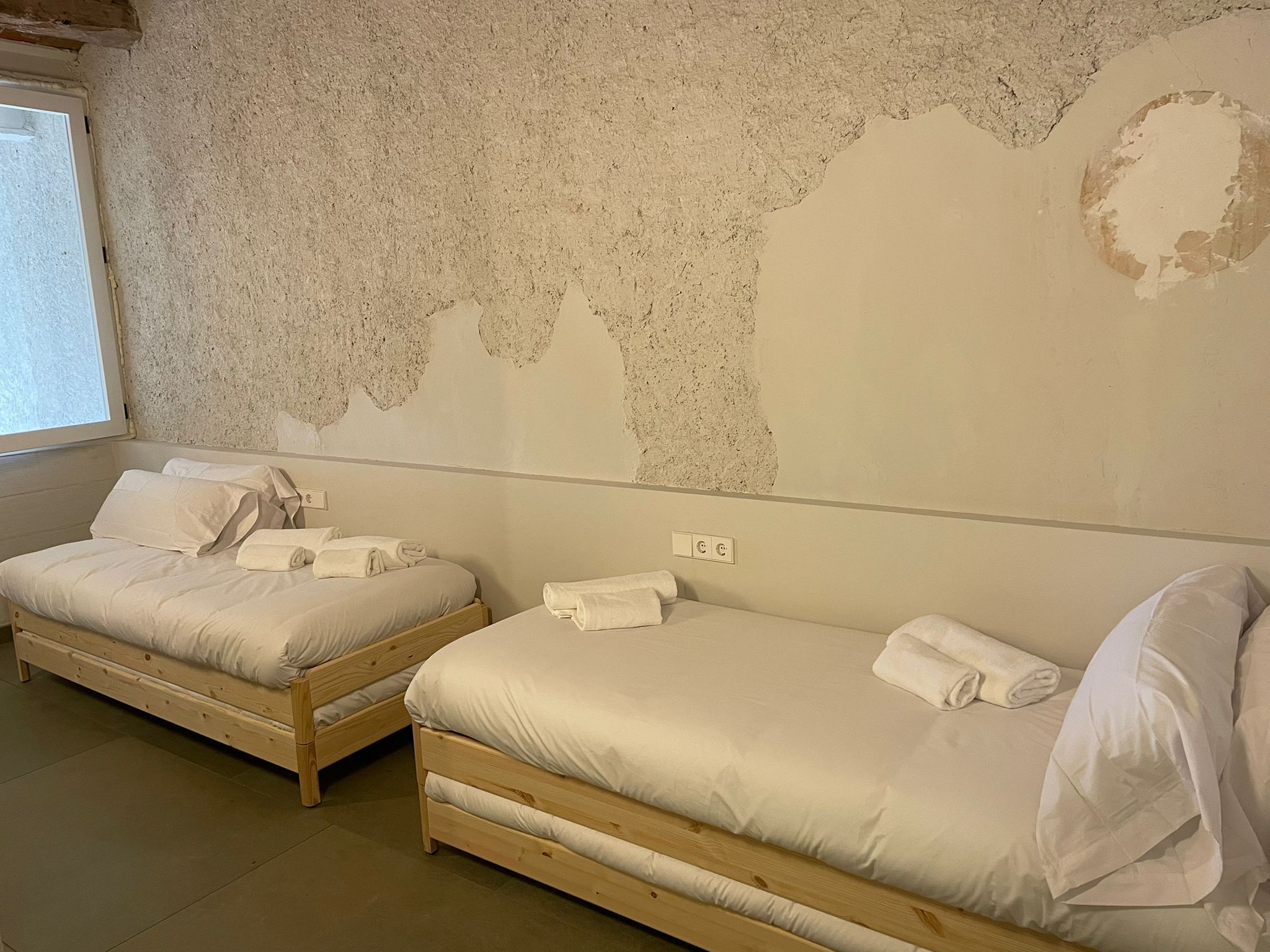 5 bedrooms, iron/ironing board, free WiFi, bed sheets