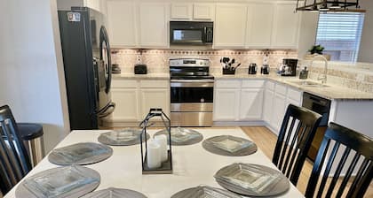 Great location SixFlags/LaCantera/UTSA/Top Golf