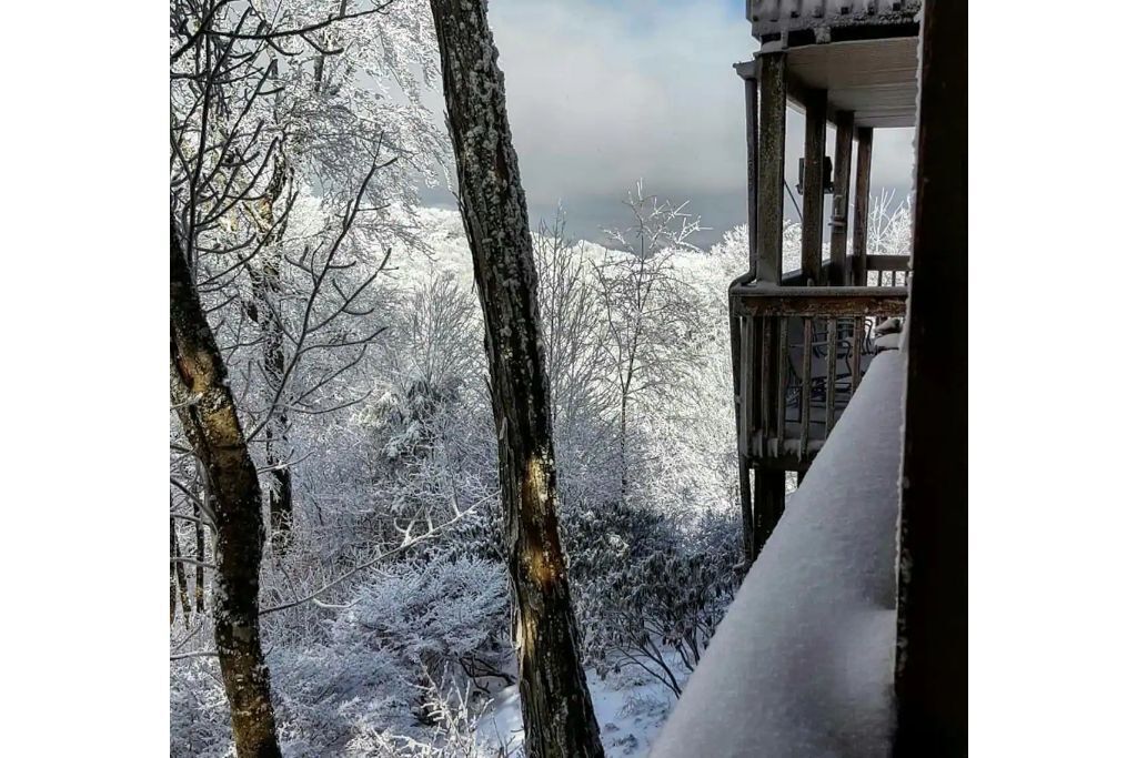 Creekside 2min to slopes..quiet & private location