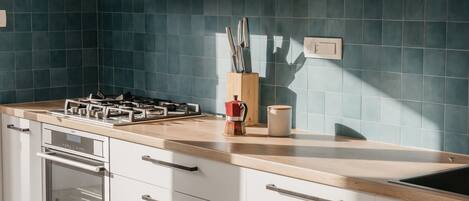 Kühlschrank, Ofen, Herdplatte, Geschirrspüler