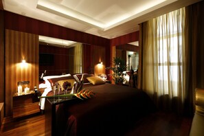 Suite Bali | Bathroom | Spring water bathtub, hydromassage showerhead, hair dryer, bidet