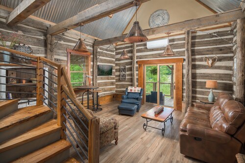 Creekside Cabin, located just minutes from Blowing Rock!