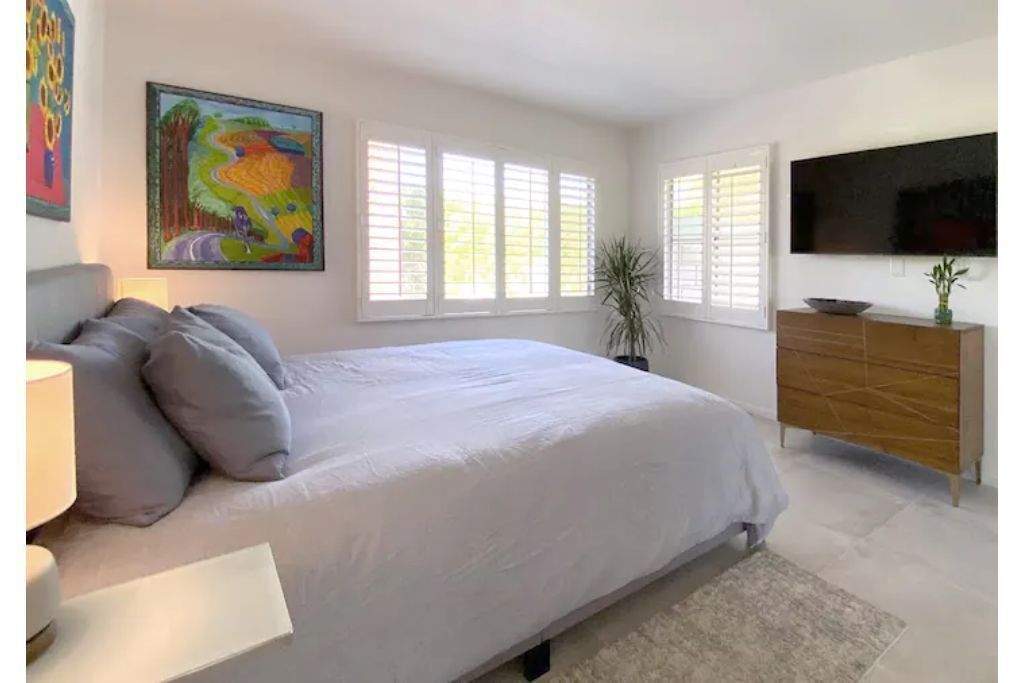Newly Renovated 3BR Mid-century Modern Gem!