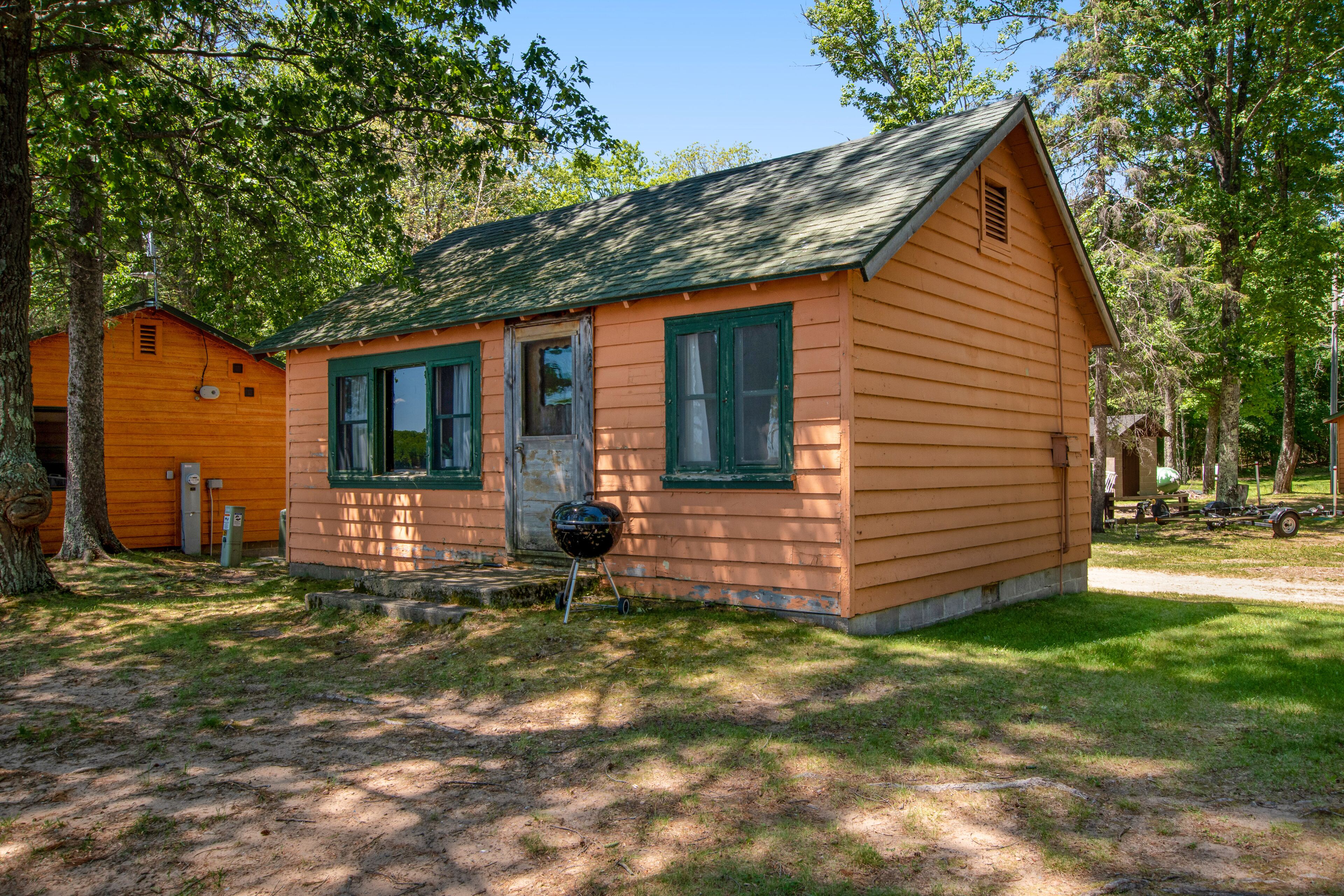 Idyllic waterfront cabin at Scott’s Twin Lake Resort with swimming