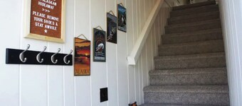 Private Cozy Alaskan Hideaway- 5 mins from lakes