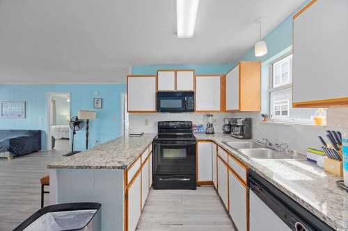 Holidays by the Sea Full House