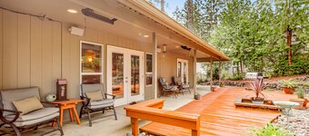 Fairway-view home with deck, grill, central AC, game room, Ping-Pong, & WiFi