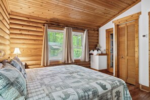 1 bedroom, free WiFi, bed sheets - Cabin w/ Wildlife View • Hot Tub • Smoky Mountains (Sevierville)