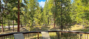 Mountain-view ranch house with fireplace, W/D, central AC & bikes - dog-friendly