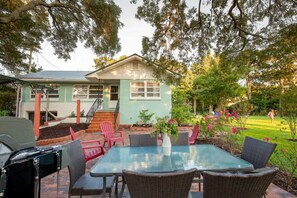 Outdoor dining - Very Close To The Beach, Pier, Boardwalk & Restaurants (Myrtle Beach)