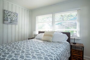 5 bedrooms, desk, iron/ironing board, travel cot