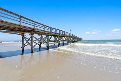 B · Brand New 4Br Steps to Beach 2nd Pier King Beds #B