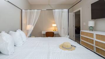 4 bedrooms, desk, iron/ironing board, travel crib