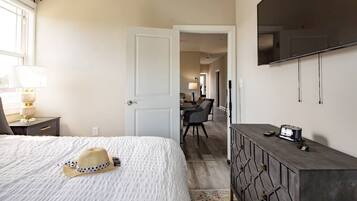 4 bedrooms, desk, iron/ironing board, travel crib