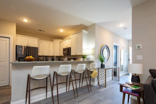 Lovely 4BR King Beds Steps To Beach & Pier #F