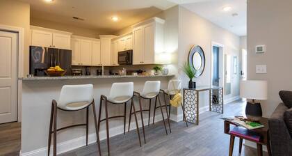 Lovely 4BR King Beds Steps To Beach & Pier #F