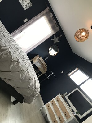 1 bedroom, bed sheets