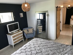 1 bedroom, bed sheets
