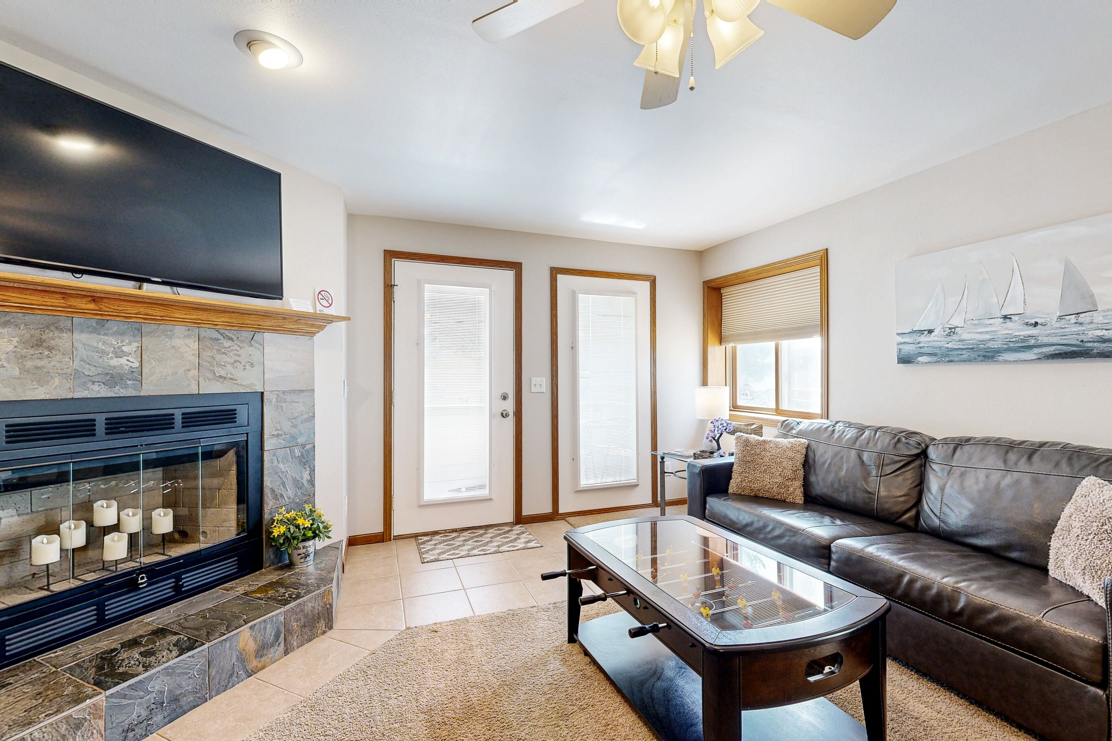 Ground-floor condo with shared pools, hot tubs, beach, WiFi, AC, & washer/dryer