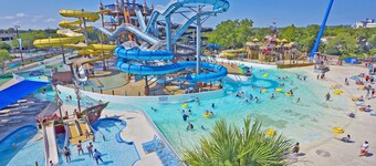 New! 3300sqft SINGLE STORY! LAKEFRONT Home!! Dock/kayaks/ping-pong/foosball!