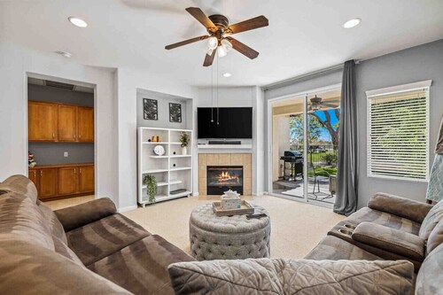 Exclusive Country Cl · Exclusive Country Club Home-Pool/Spa 2mi Coachella