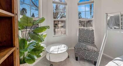 Lavish Desert Retrea · Lavish Desert Retreat - Pool/Spa - 2mi Coachella