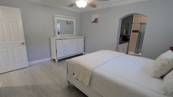 4 bedrooms, iron/ironing board, WiFi, bed sheets