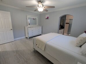 4 bedrooms, iron/ironing board, WiFi, bed sheets