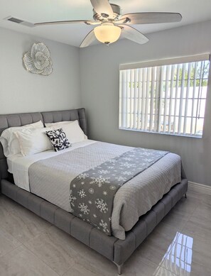 4 habitaciones, tabla de planchar con plancha, wifi y ropa de cama 