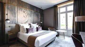 Superior Room, Terrace | Minibar, in-room safe, laptop workspace, blackout curtains