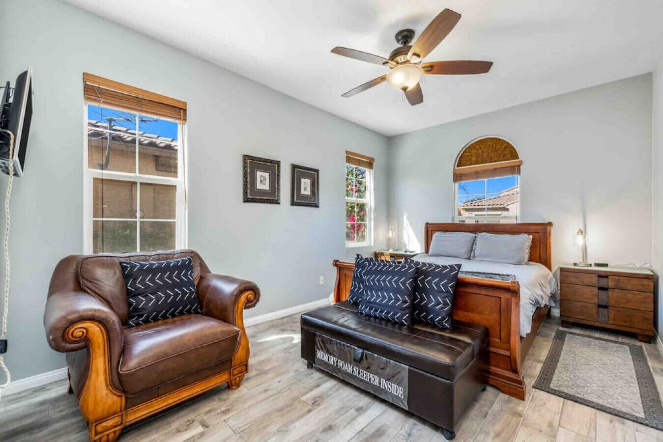 2 bedrooms, desk, iron/ironing board, WiFi