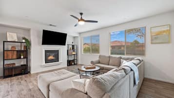 Televisión y chimenea