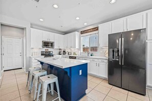 冰箱、微波炉、烤箱、炉灶