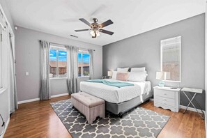 3 Schlafzimmer, Schreibtisch, Bügeleisen/Bügelbrett, WLAN