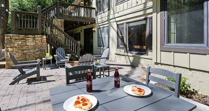 21-acre multi-home escape with hot tub, hiking trails & waterfalls