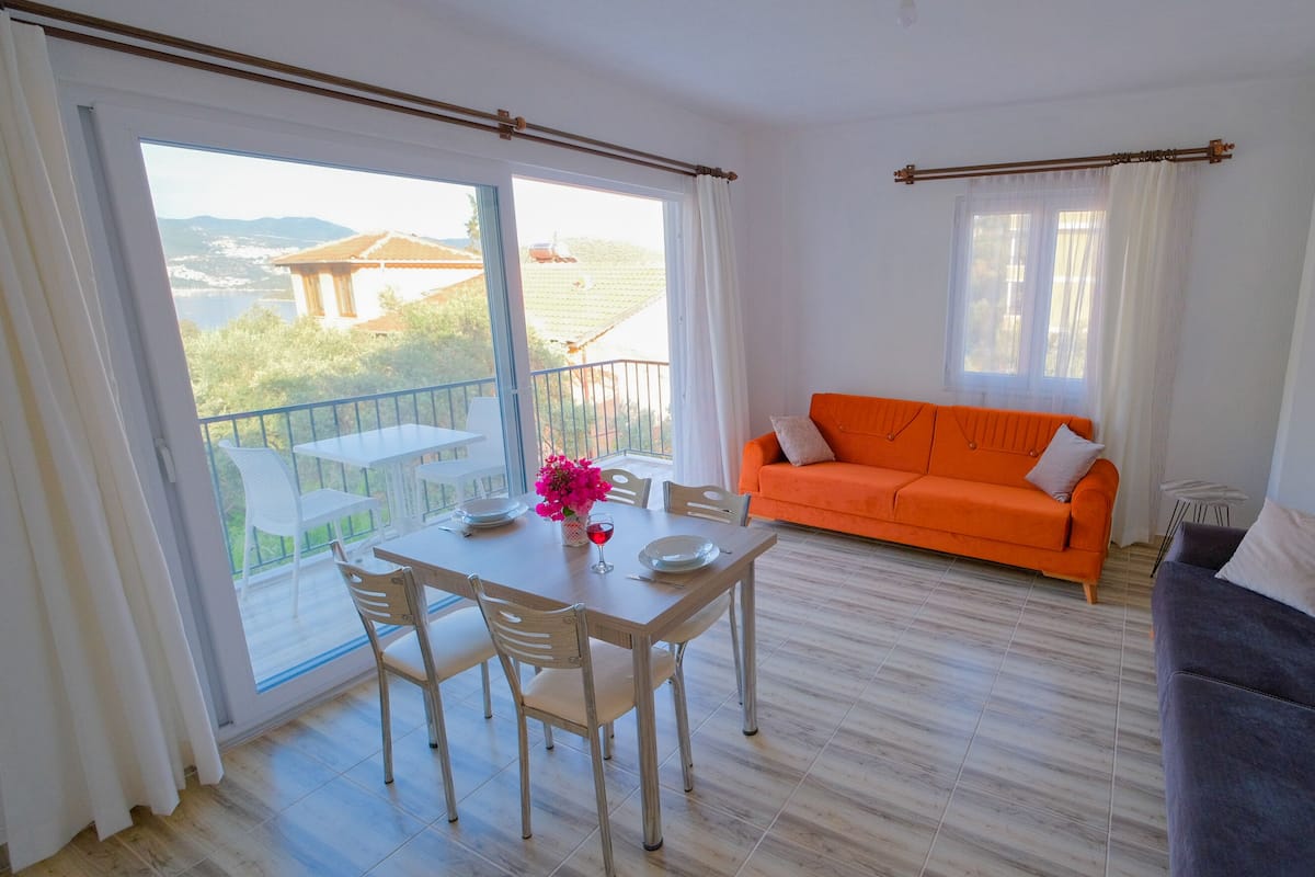 Elite Apartment, Balcony, Sea View | 2 bedrooms, free WiFi