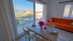 Elite Apartment, Balcony, Sea View | 2 bedrooms, free WiFi