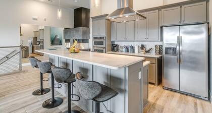 LUXURY DOWNTOWN FORT WORTH VILLA, WALK TO EVERYTHING