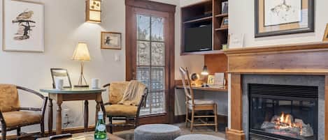 Televisión y chimenea