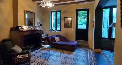 A COUNTRY HOUSE IN THE CENTER OF TOWN