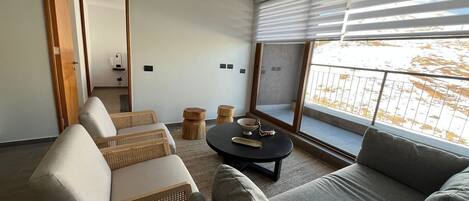 3 habitaciones, cortinas blackout y ropa de cama