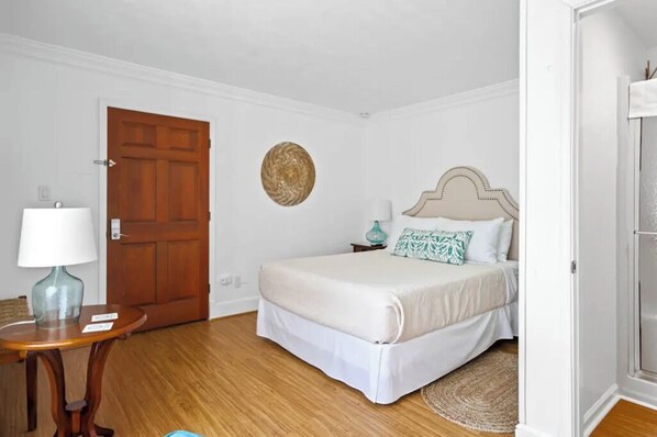 1 slaapkamer, een strijkplank/strijkijzer, gratis wifi, beddengoed