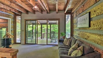 Smart TV, fireplace, ping pong