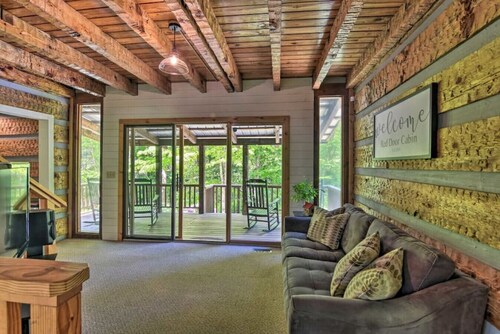 Creekside cabin w/ hot tub, fireplace & trail