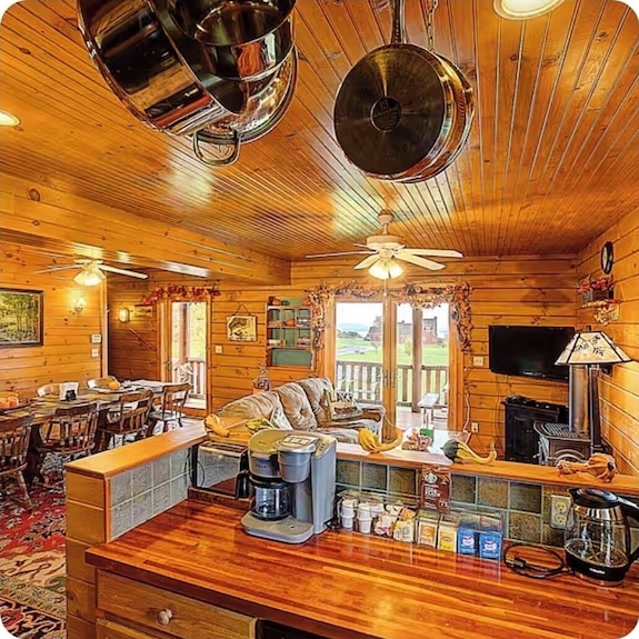 Twin Chalets Of Finger Lakes - Seneca Lake, NY